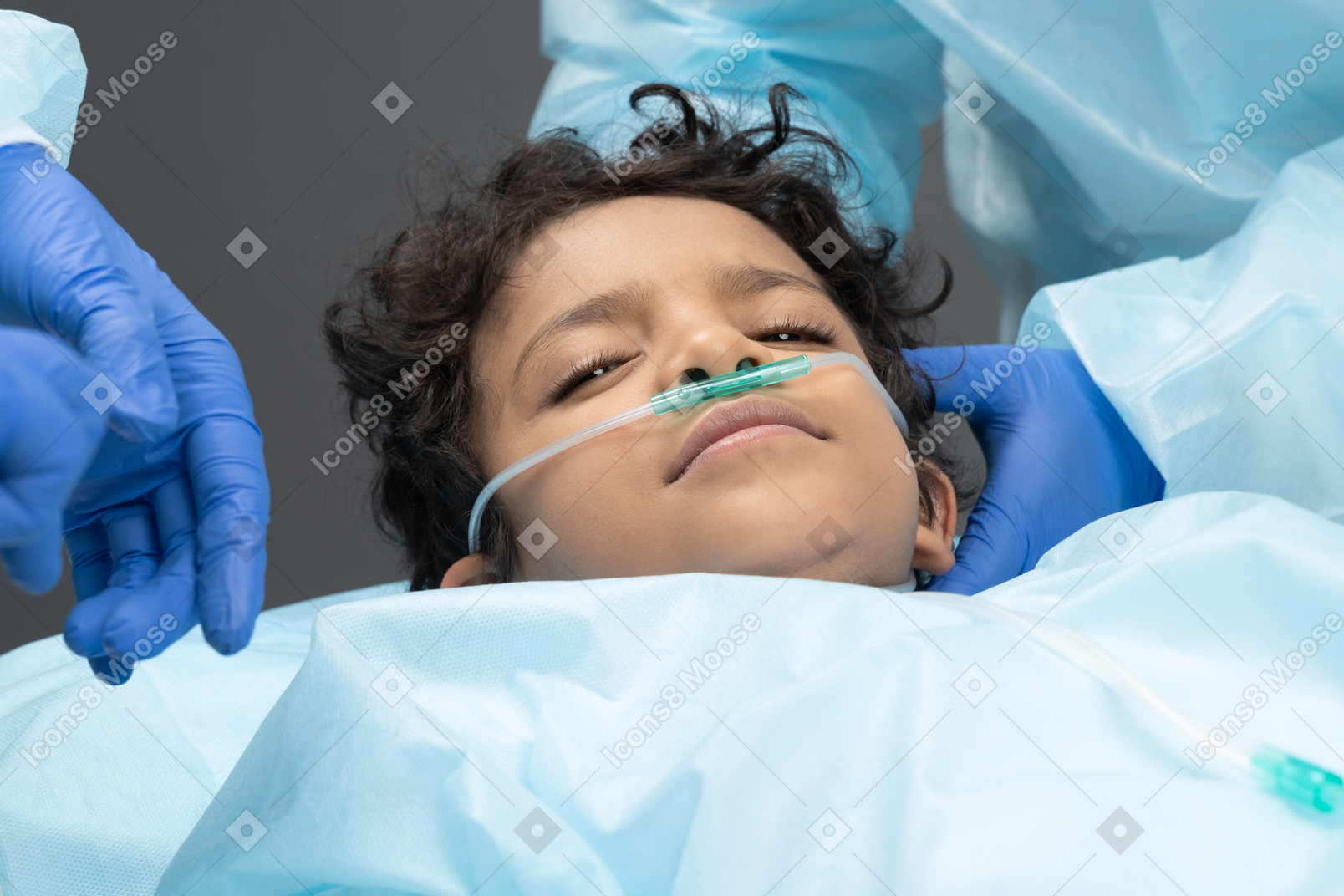Niño bajo anestesia