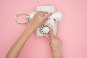 Dialing rotary phone