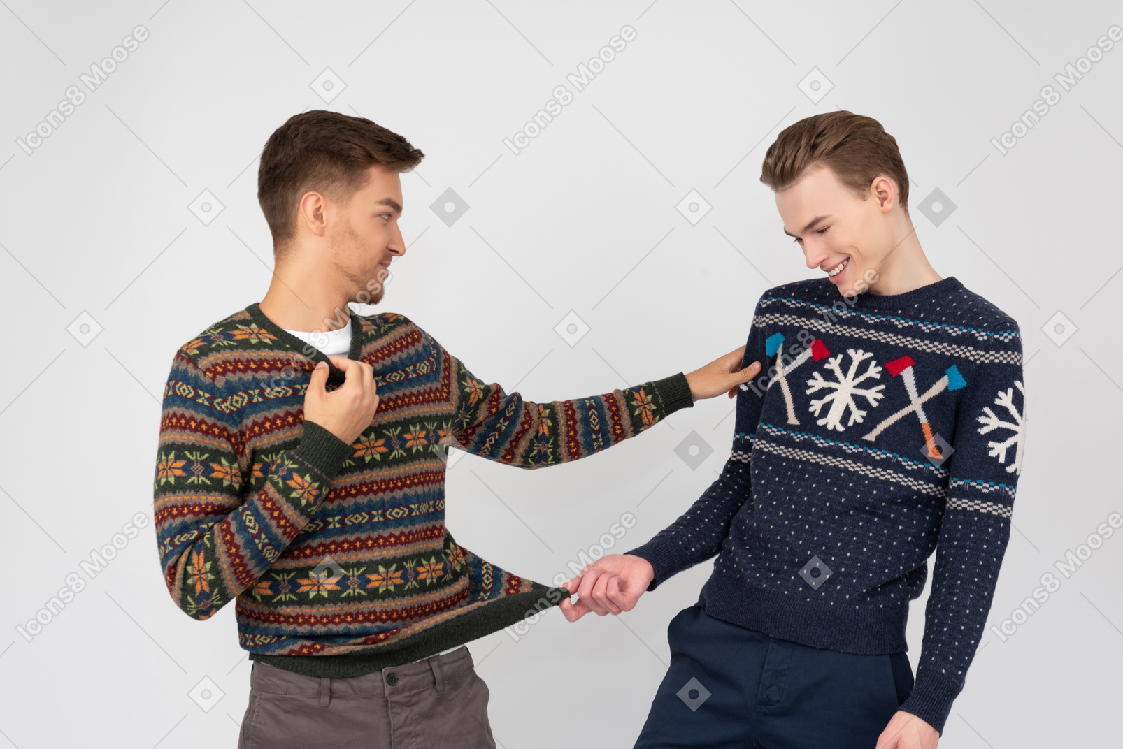 Verificando esses suéteres de natal