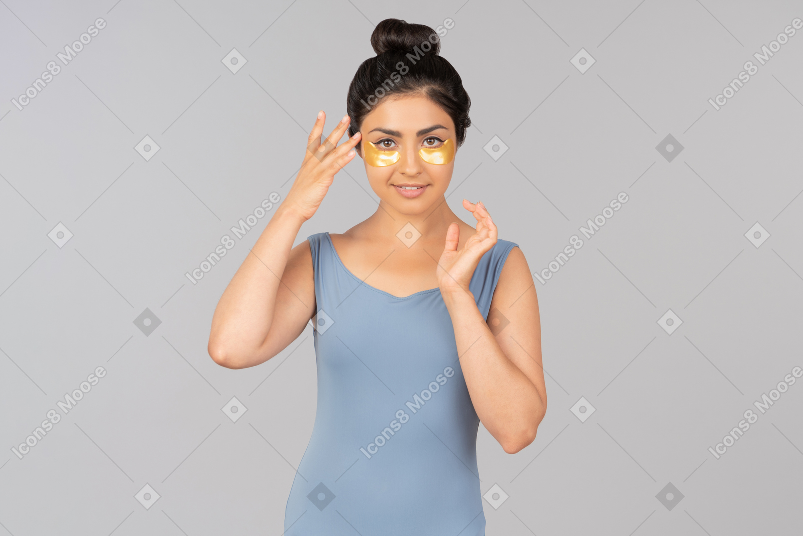 Jovem mulher indiana com tapa-olhos no rosto