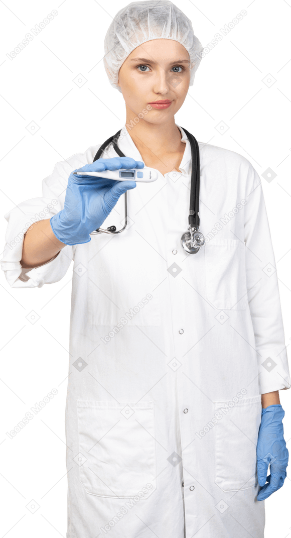 一位年轻女医生的前视图，听诊器拿着温度计