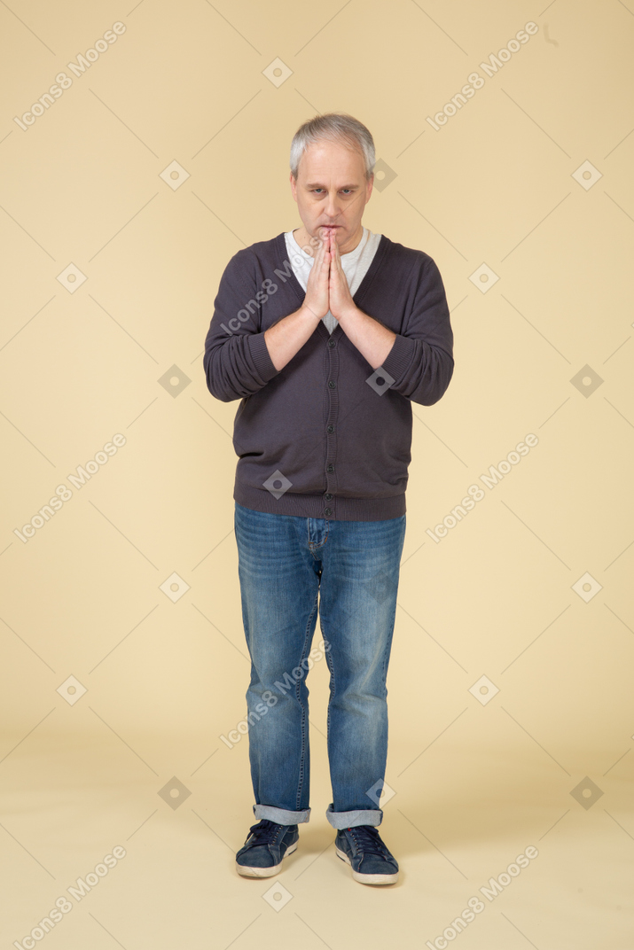 Man in casual clothes standing