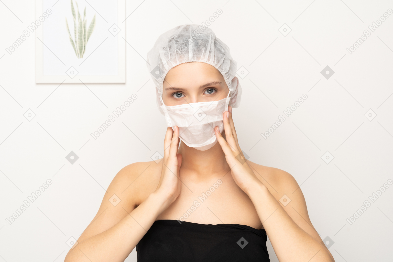 Vue de face d'une femme portant un masque