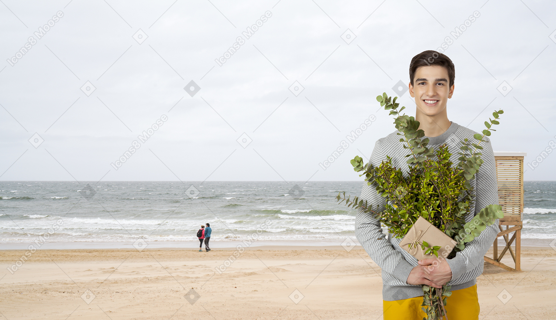 Homem bonito segurando buquê de ramos e pequeno presente