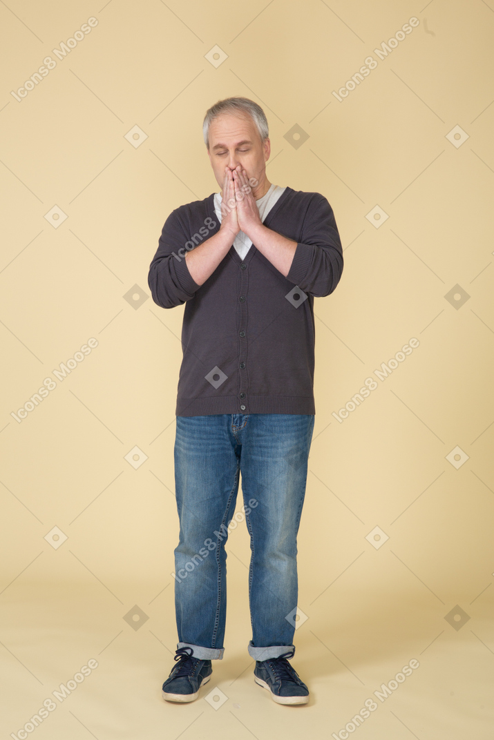 Man in casual clothes standing