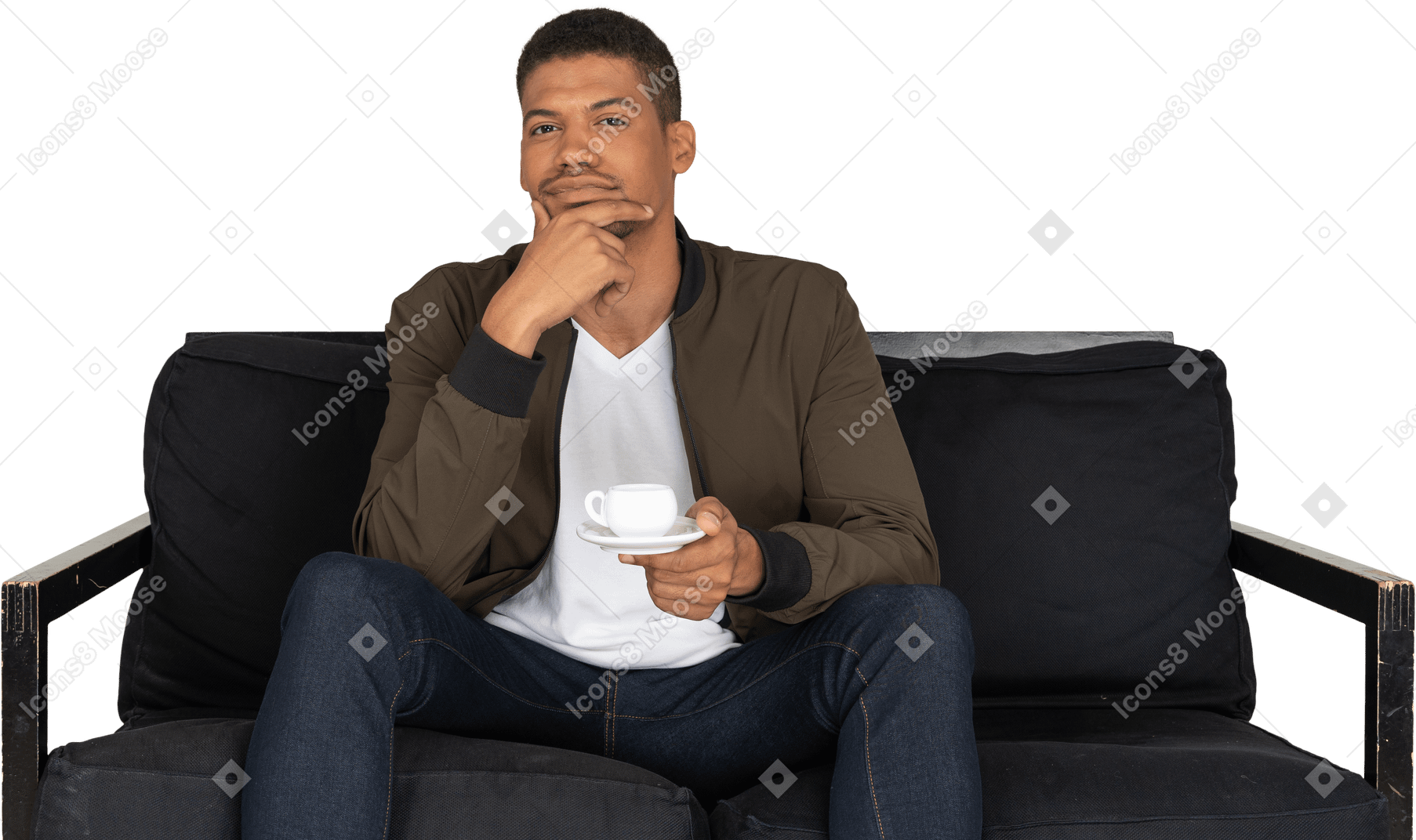 一杯のコーヒーとソファに座っている若い思いやりのある男の正面図