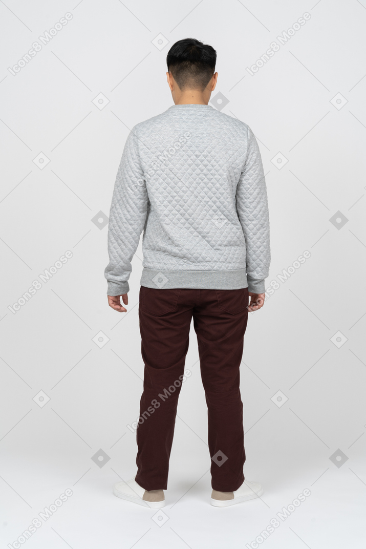 Man in casual clothes standing