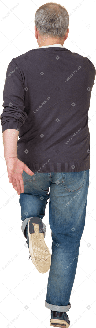 Man in casual clothes posing