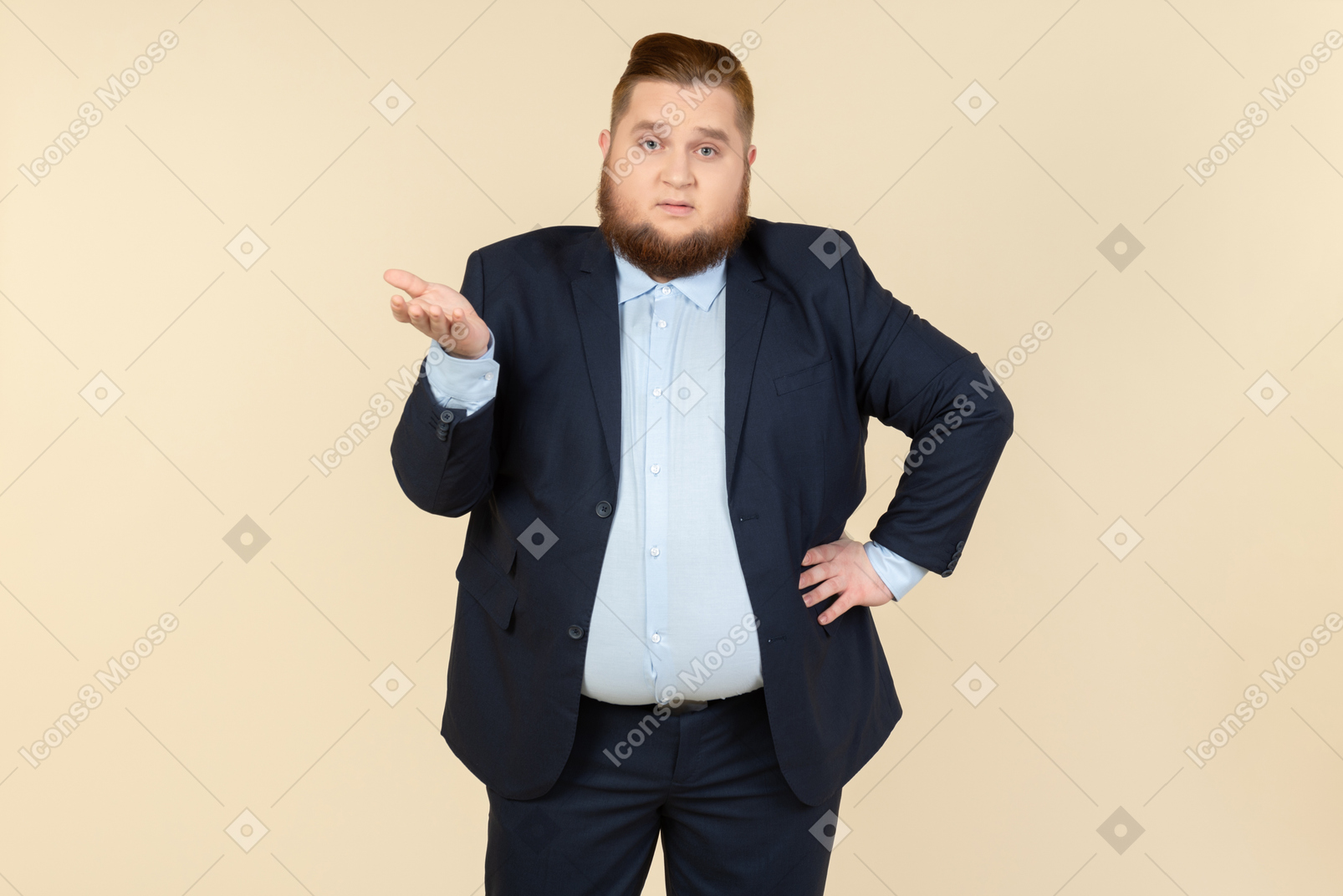 Giovane uomo in sovrappeso in tuta cercando di capire qualcosa
