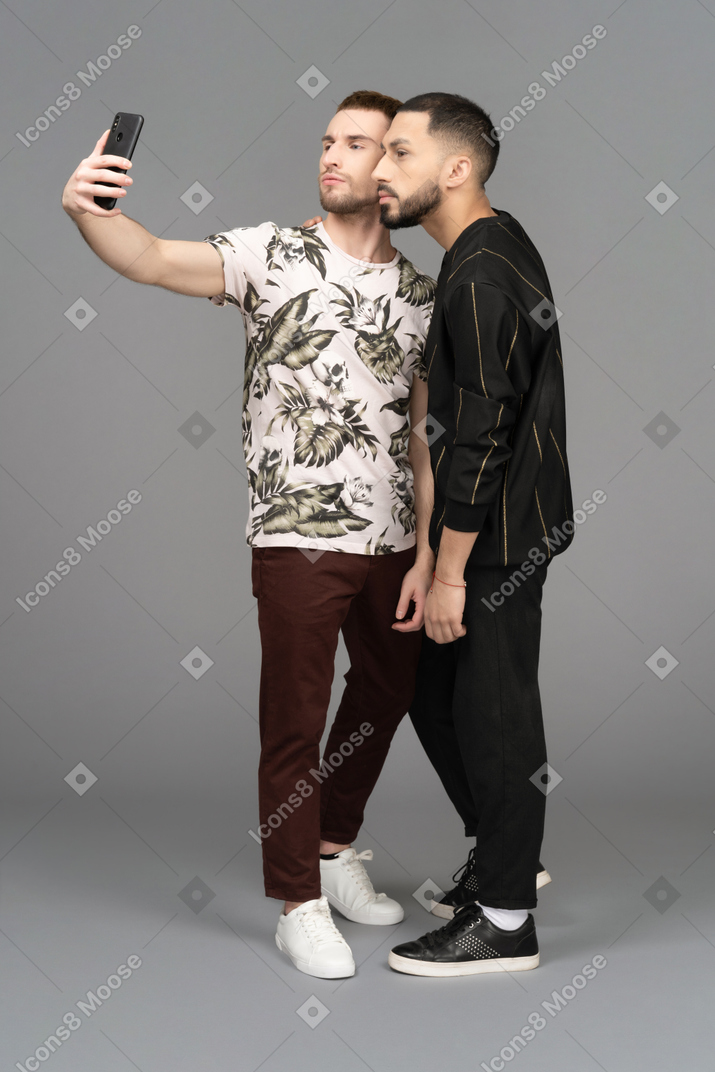 Three-quarter view of two young men taking a selfie