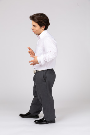 Side view of an employee gesturing
