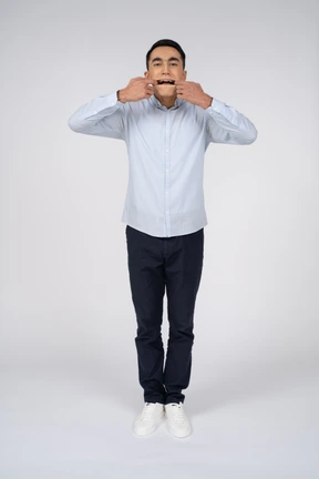 Man in casual clothes standing