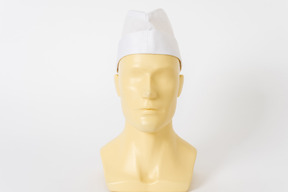 Gorro médico en cabeza de maniquí