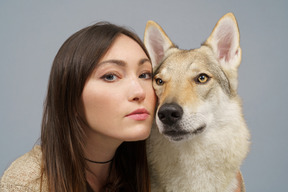 Primer plano, de, un, maestra, con, ella, perro