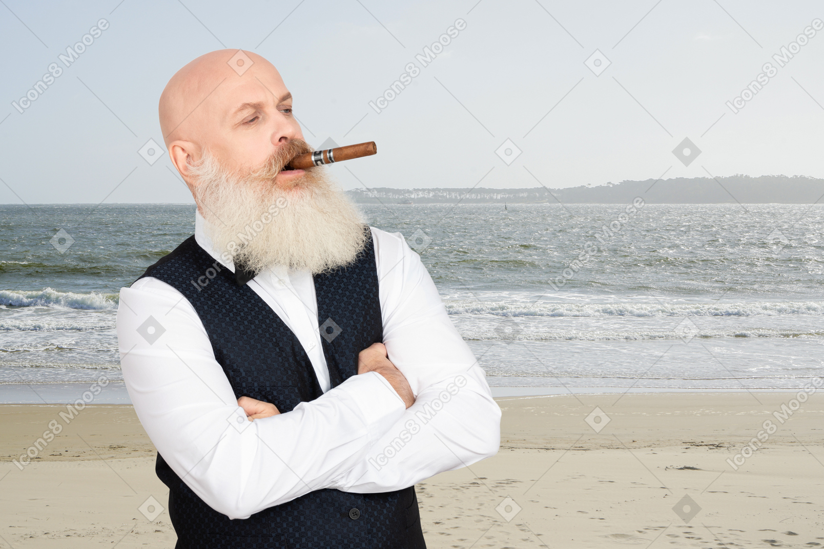 Vieil homme fumant un cigare
