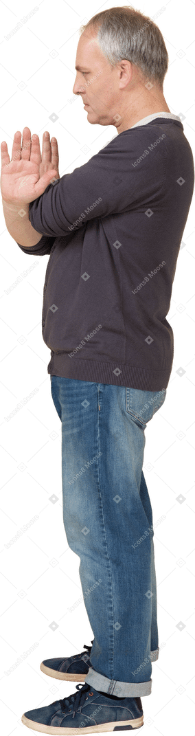 Man in casual clothes standing