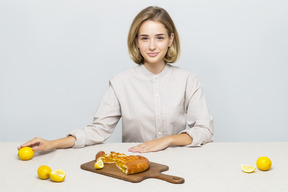 Qualcuno vuole un pezzo di torta al limone?