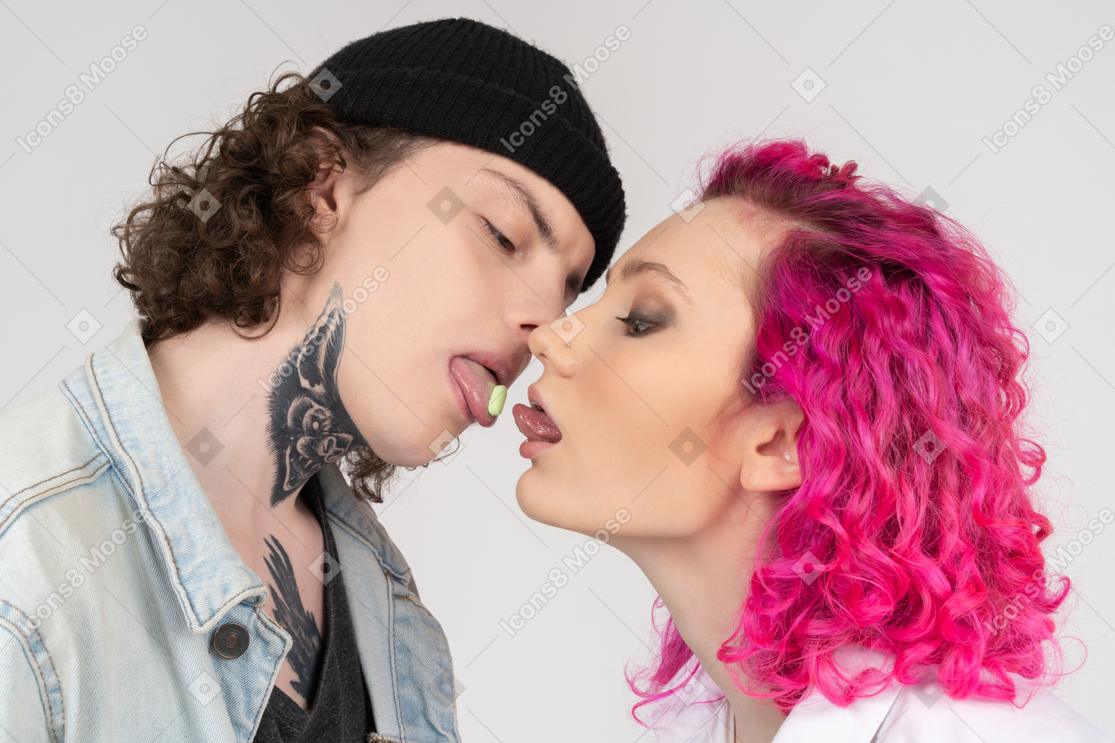 Freak couple passing pill with tongues