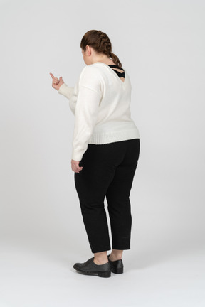 Plump woman in casual clothes gesturing