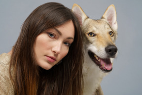 Primer plano, de, un, maestra, con, ella, perro