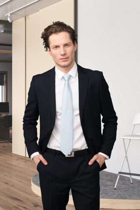 A man in a suit and tie posing for a picture