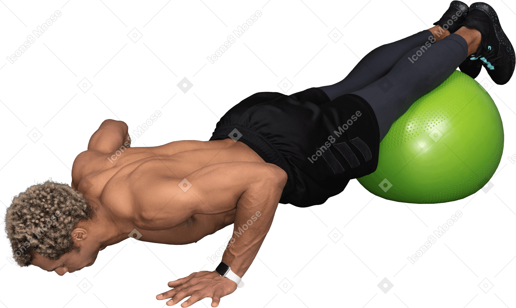 Vista de tres cuartos de un hombre afro sin camisa haciendo flexiones en una pelota de gimnasia