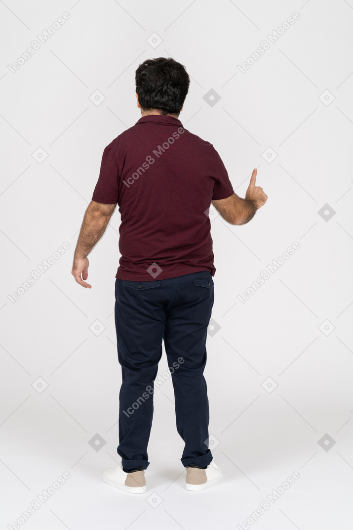 Вид сзади человека, показывающего один палец