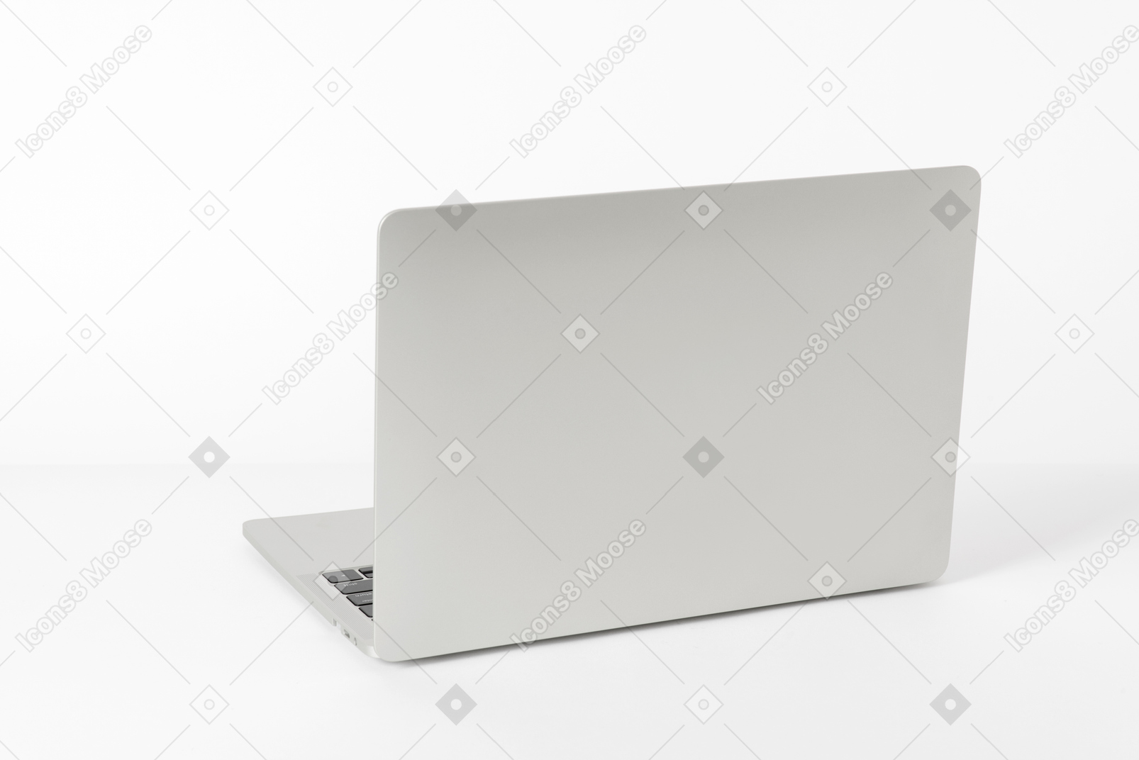 Laptop auf einem tisch geöffnet
