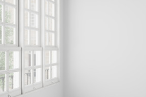 Большое окно с белыми деревянными рамами