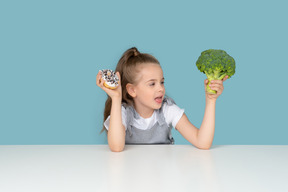 Le brocoli ou le beignet? es-tu sérieux?