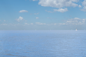 L'orizzonte è totalmente nei colori blu