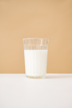 Drinking milk: the pros and cons