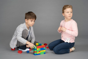 Kids playing lego