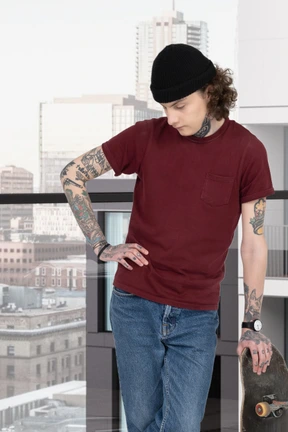 Skater molesto por quedarse en casa