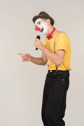 Hey folks, aren't we ready for entertainment?
