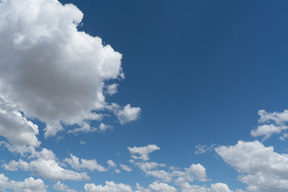 Cielo azul con nubes