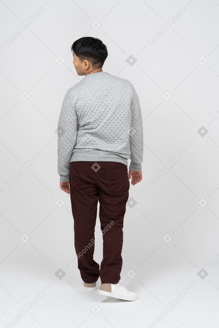 Man in casual clothes standing