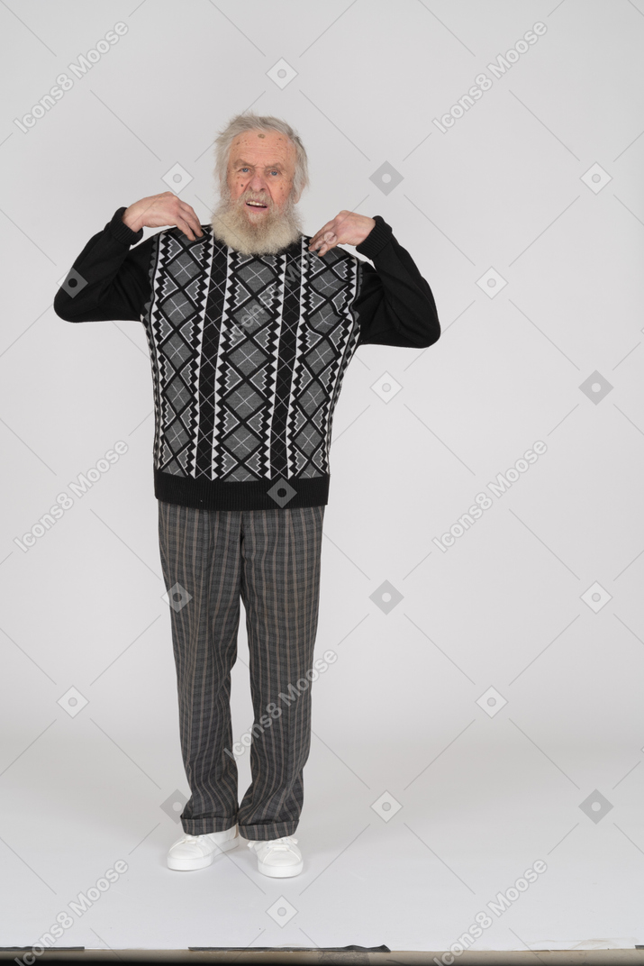 Elderly man standing with his hands on his shoulders