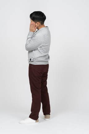 Man in casual clothes standing