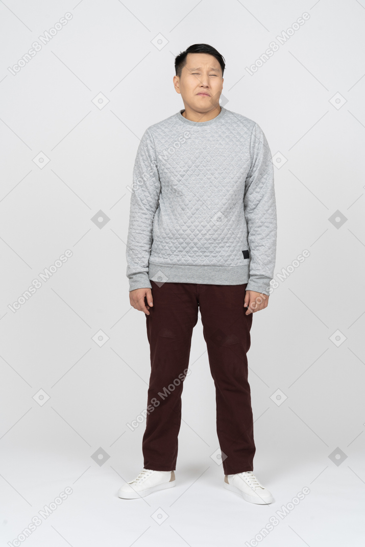 Man in casual clothes standing