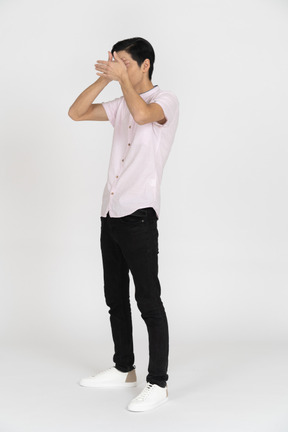 Man in casual clothes standing