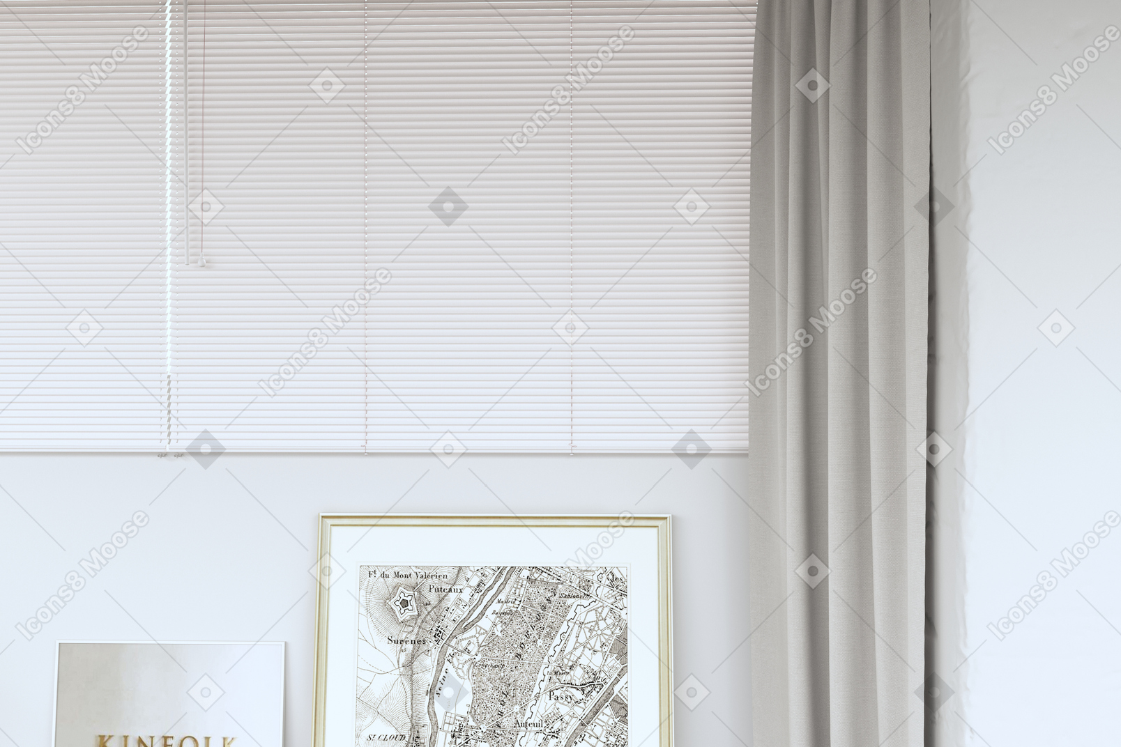 Interno con persiane chiuse, tende e poster in cornici