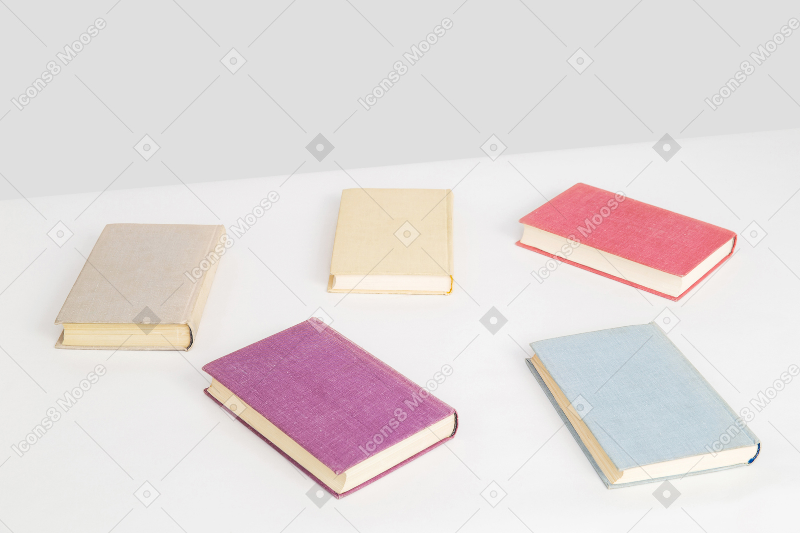 テーブルの上の5冊の本