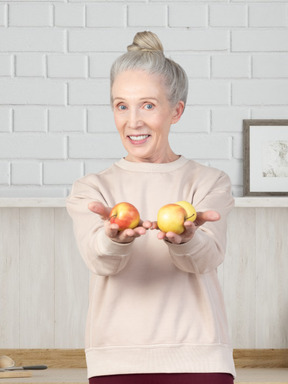 A woman holding two apples in her hands