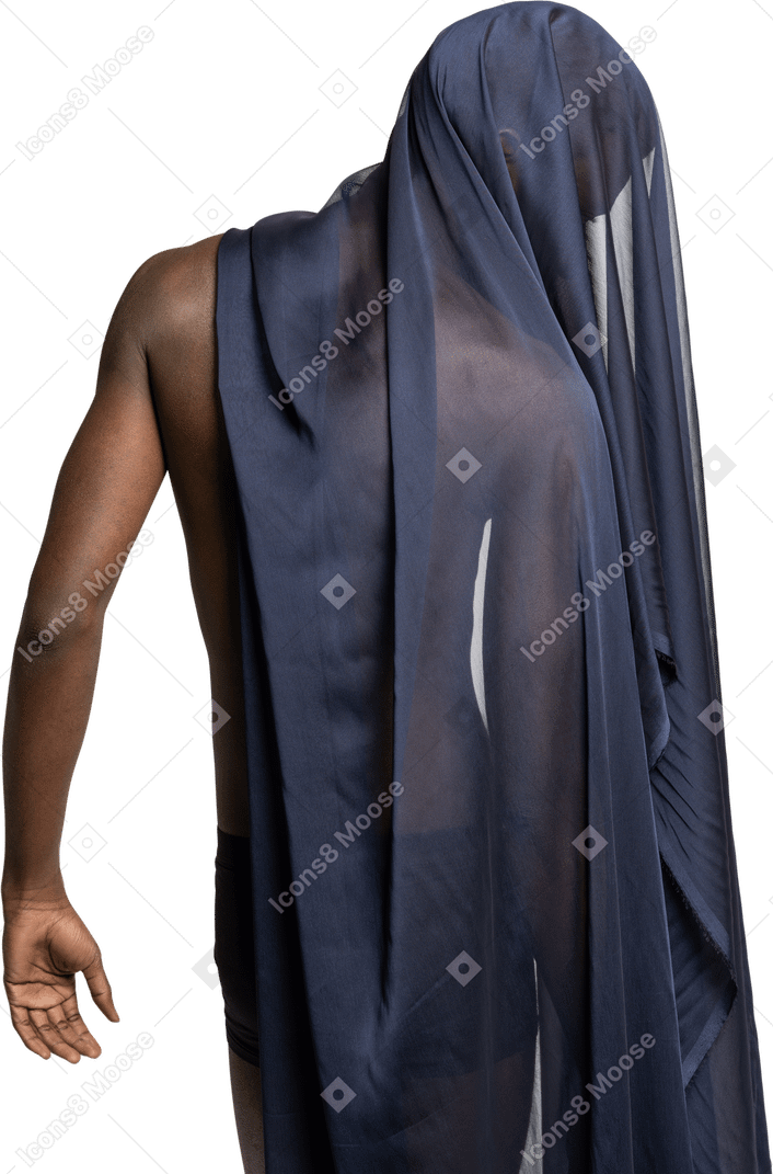 Rückansicht eines jungen afro-mannes bedeckt mit einem dunkelblauen schal, der nach unten schaut