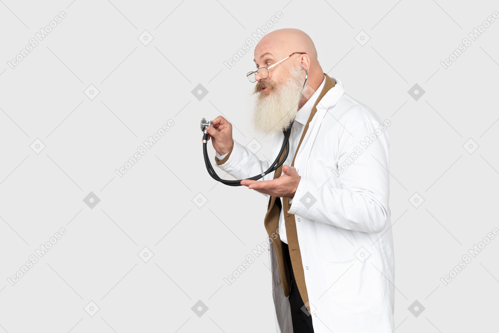 Doutor maduro no trabalho