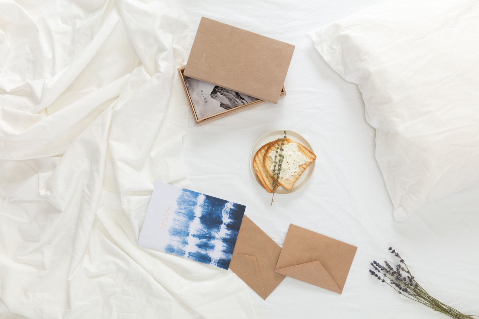 Craft paper envelopes and dried lavanda