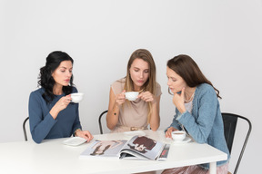 Mädchen, hast du von den letzten neuigkeiten gehört?