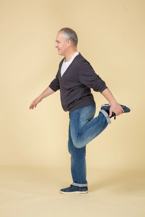Man in casual clothes posing