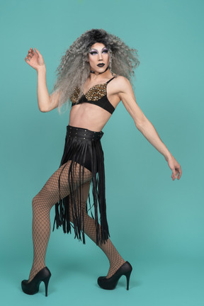 Drag queen in total black look posing